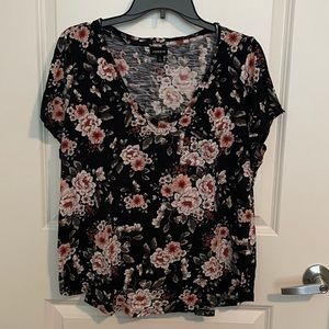 Navy floral print torrid t-shirt